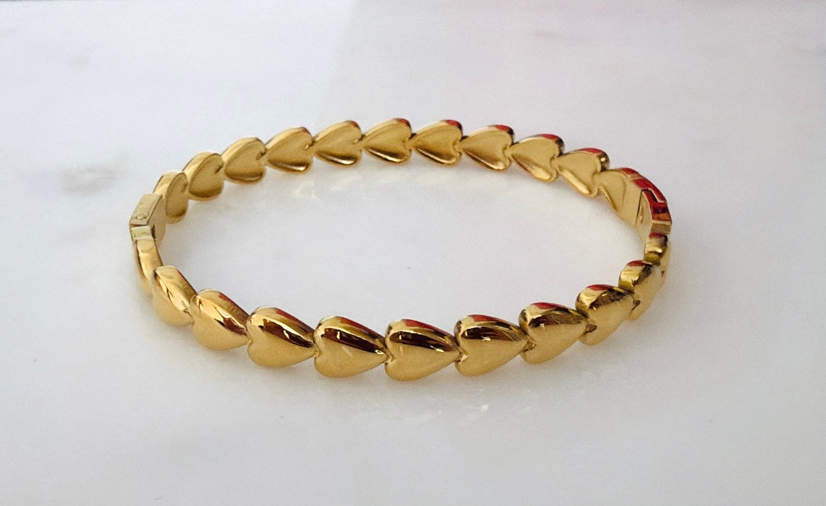 HEARTS BANGLE armband