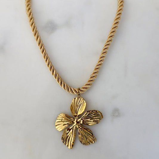 BIG FLOWER ketting beige