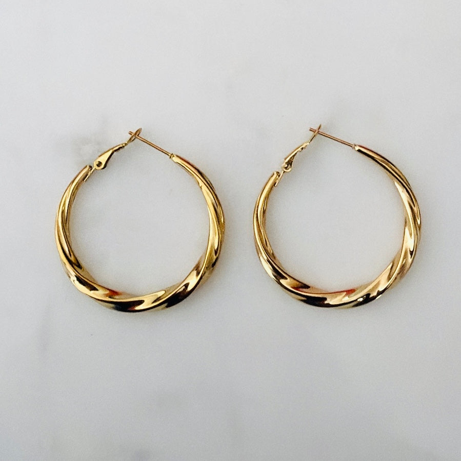 TWISTED HOOP oorbellen